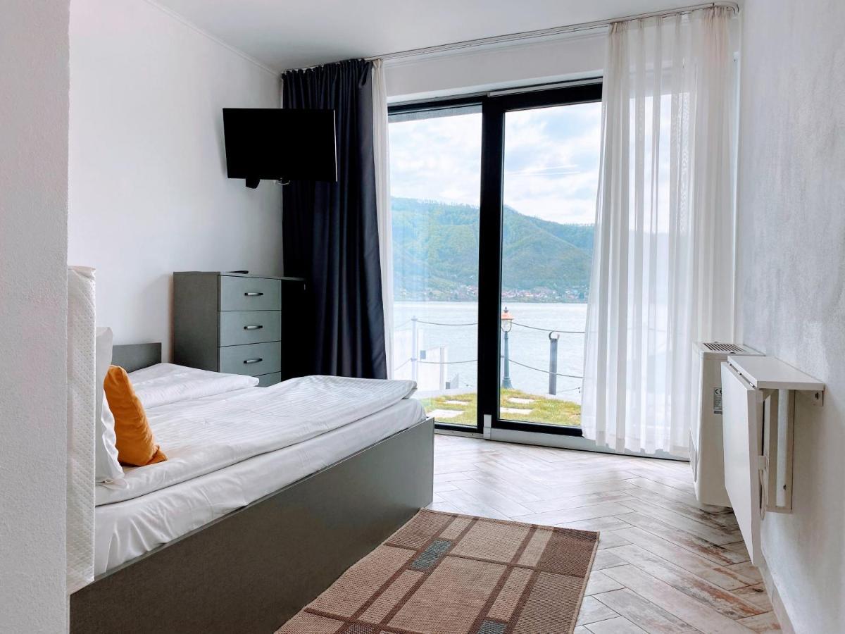 Noah River House Оршова Экстерьер фото