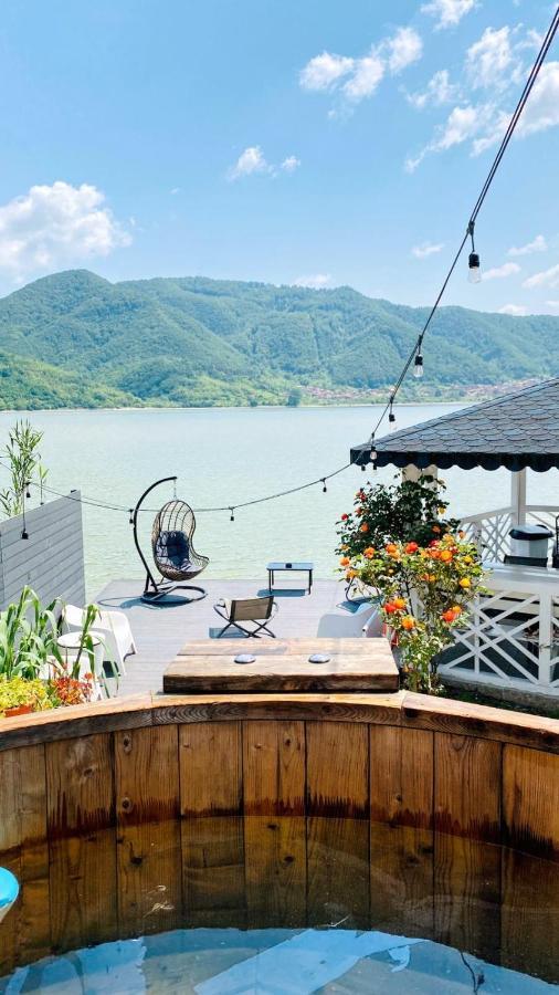 Noah River House Оршова Экстерьер фото